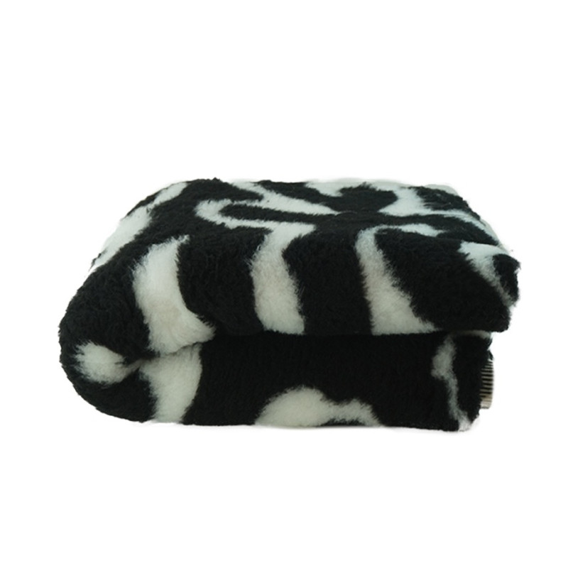 BUBA Legowisko antypoślizgowe DRY BED 28mm zawijasy czarno-białe A215